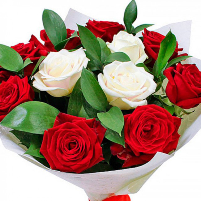 Букет цветов "Красно-белый дуэт" Букет цветов "Красно-белый дуэт"